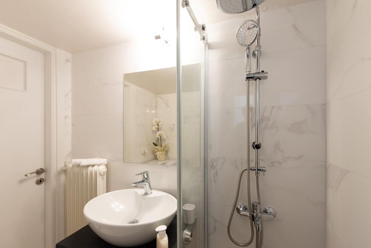 Medluxe Business * Athens